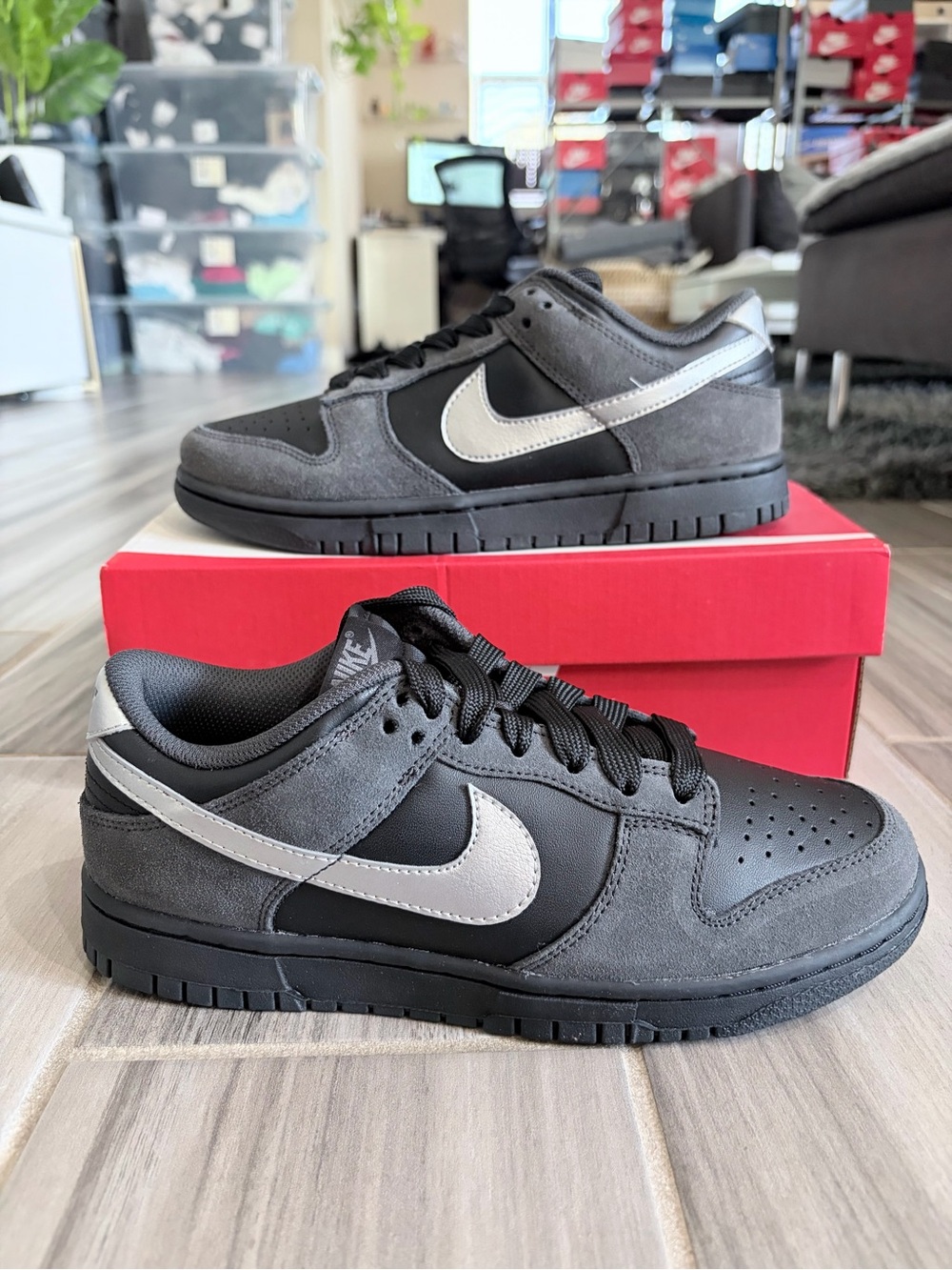 Women's Nike Dunk Low LE Shoes - Black/Metallic Silver/Anthracite II7636-001